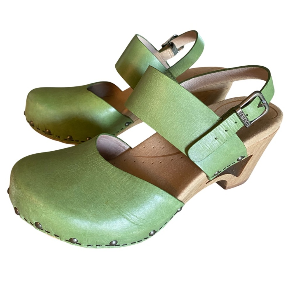 Like New Comfortable Dansko Thea Green  Waxy Calf Leather Sling Back Clogs